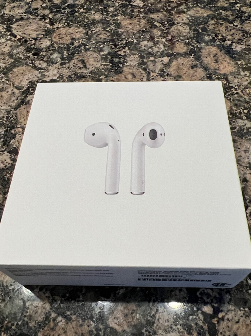 Apple AirPods Wireless Earbuds in White with Charging Case